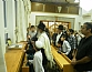 בהדלקת נרות חנוכה בבית הכנסת